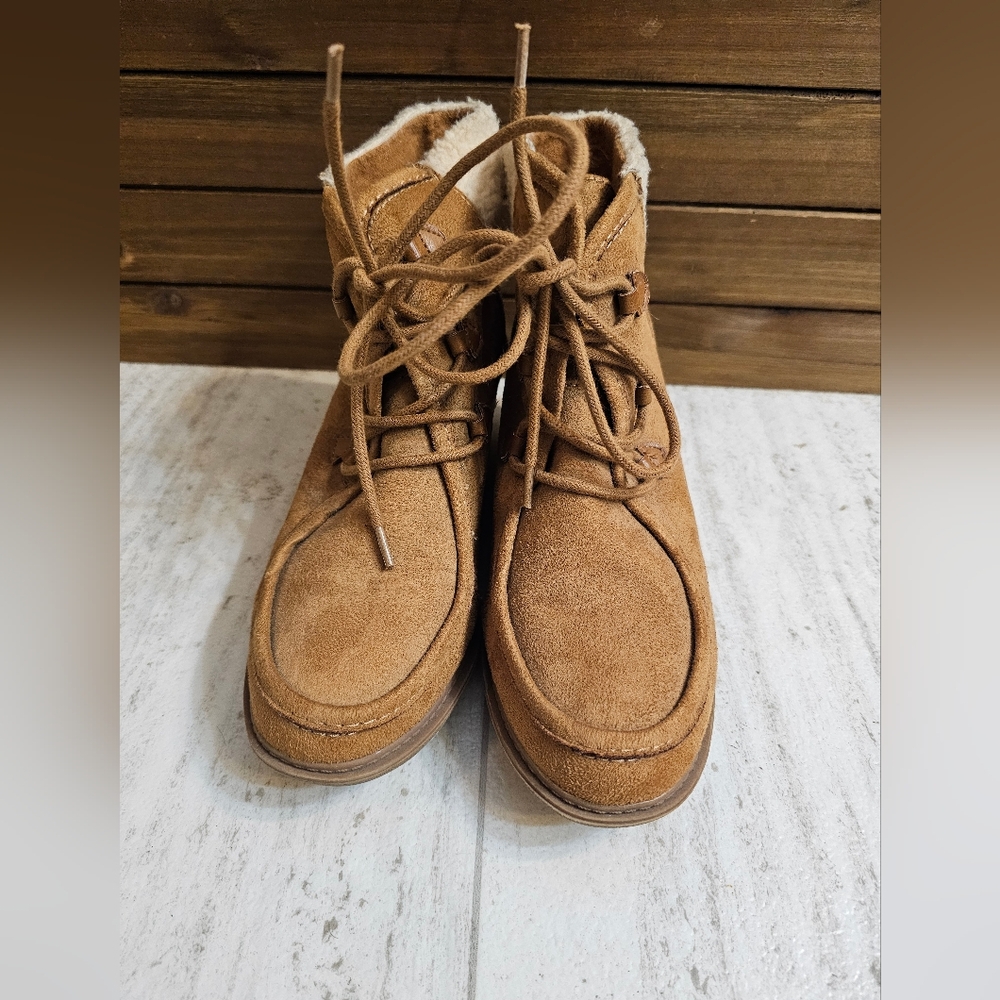 Woman’s suede Sherpa wedge boots size 8.5